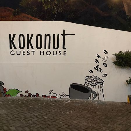 Kokonut Guesthouse 泗水 外观 照片