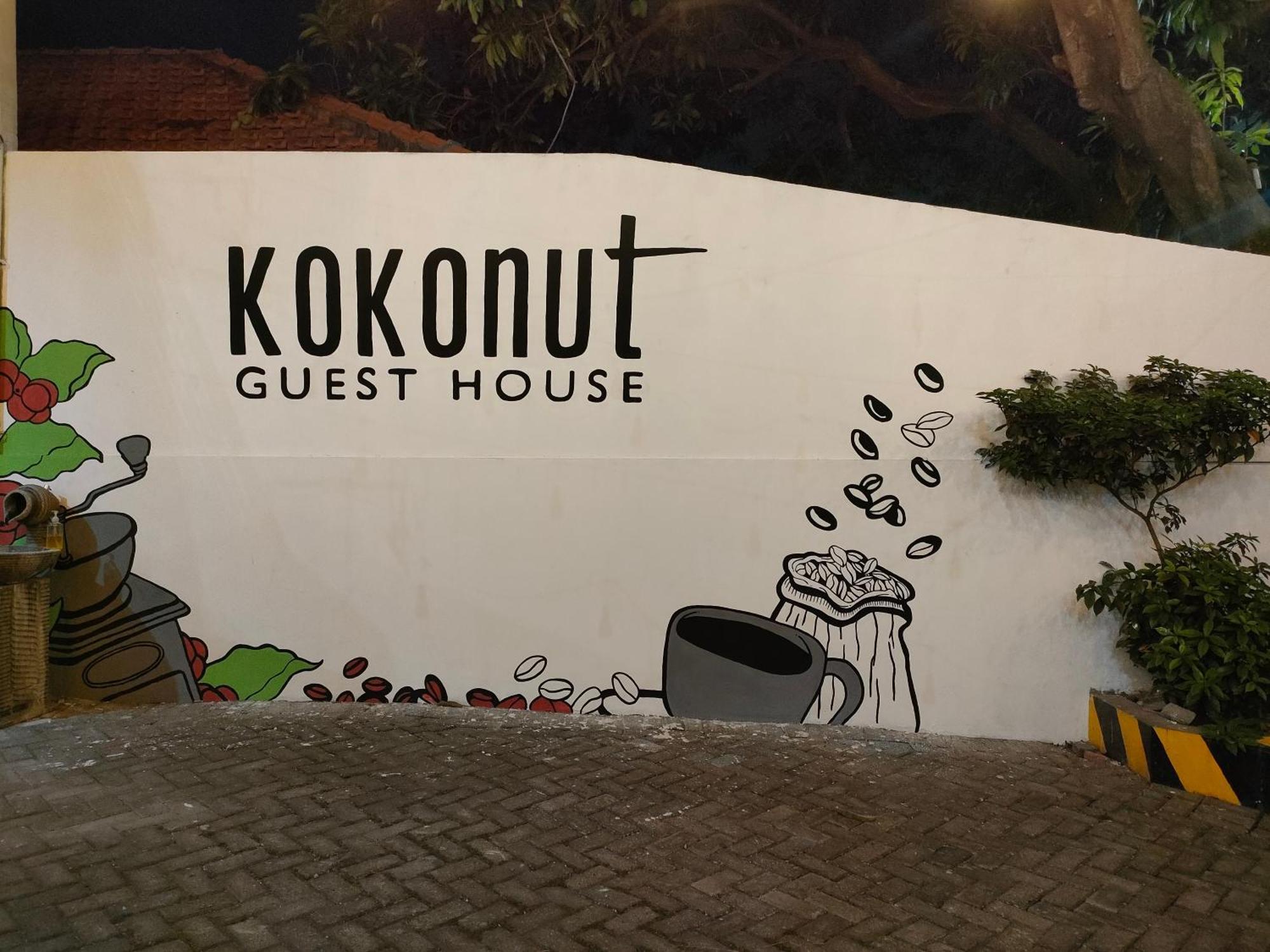 Kokonut Guesthouse 泗水 外观 照片